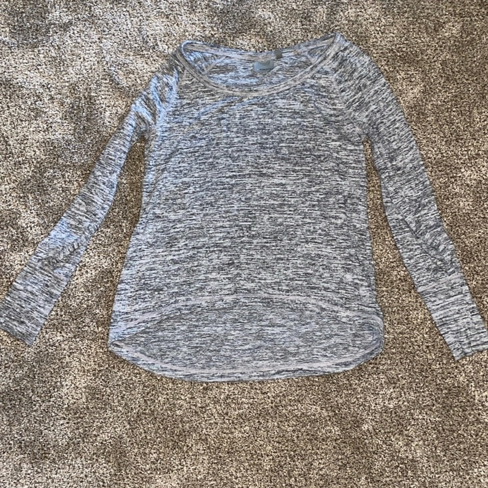 Grey, medium athleta long- sleeved top. Slightly worn, great condition.